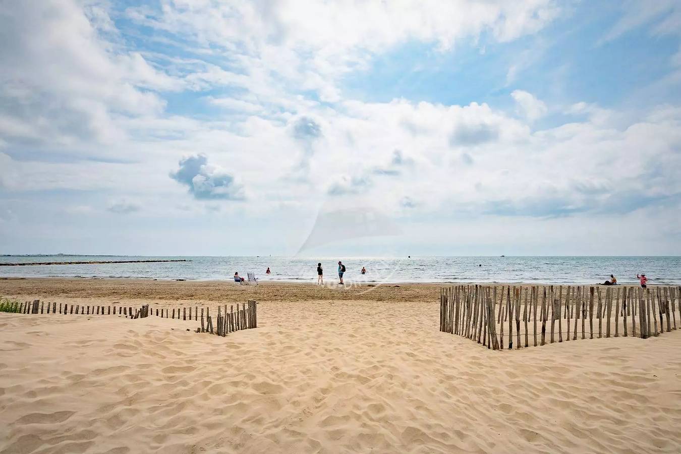 Apartamento entero, As17378 -P4 directo en playa con vistas al mar, piscina in Le Grau-du-Roi, Côte d'Améthyste