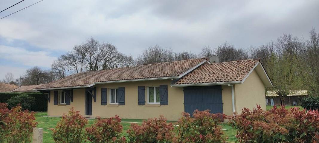 Location de vacances pour 6 personnes, avec terrasse ainsi que jardin et piscine à Pontenx-les-Forges