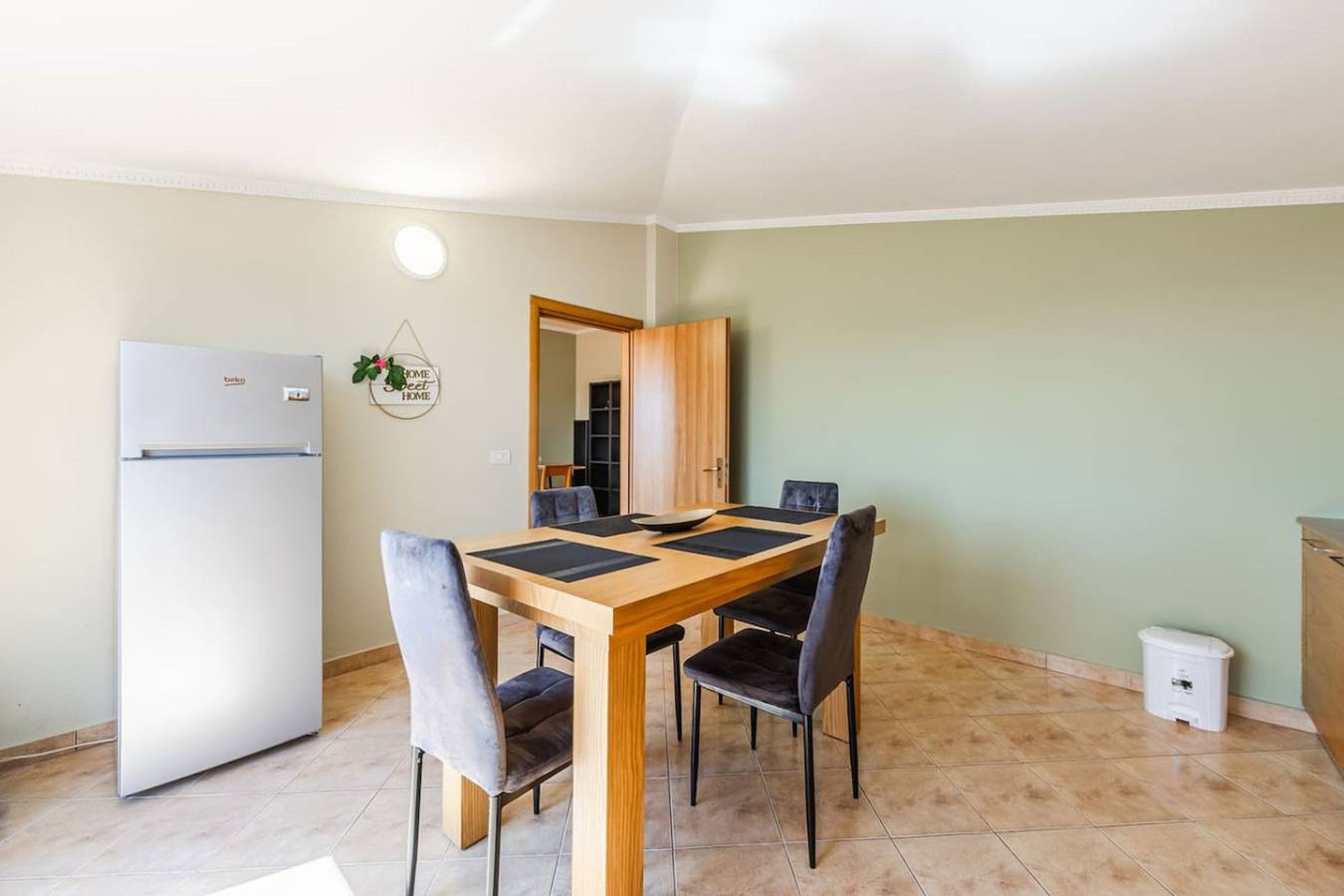Ολόκληρο το διαμέρισμα, Bright & Comfy – 2Br Apartment by the Adriatic in Δυρράχιον, Αλβανία