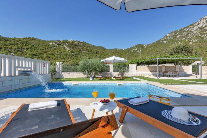 Ferienhaus für 8 Personen, mit Pool und Garten