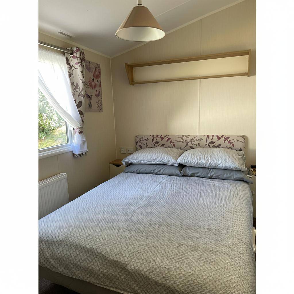 Caravan - sleeps 6 & parking in Hastings, Sussex Oriental