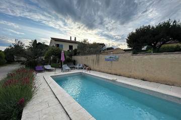 Location de vacances pour 12 personnes, avec jardin et terrasse à Saint-Geniès-de-Comolas