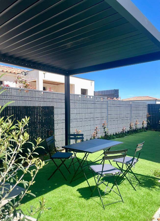 Location de vacances pour 5 personnes, avec terrasse et jardin à Garons - 4