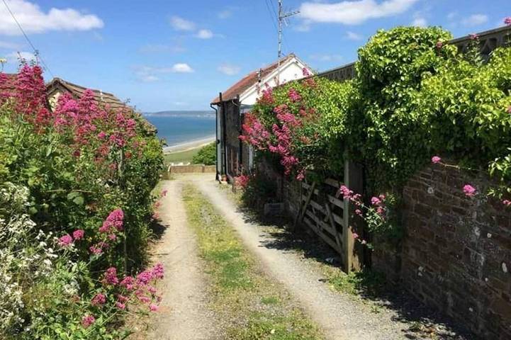 Old Saltys Cottage in Westward Ho with stunning sea views in Westward Ho, Hartland Devon Heritage Coast