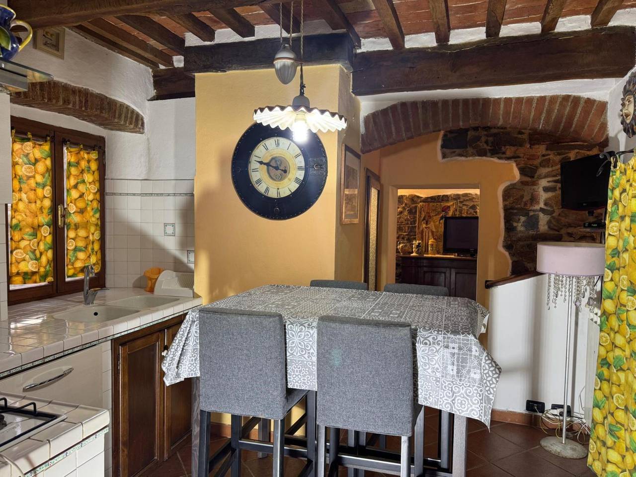 Country House 'La Casa Del Pino' with Mountain View, Private Garden and Wi-Fi in Massa Marittima, Grosseto Province