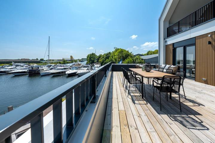 Loft voor 6 personen, with terras and balkon/terras as well as uitzicht op het meer in Zeeland
