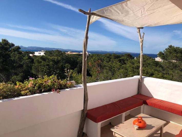 Apartamento para 6 personas, con jardín además de vistas y balcón en Es Pujols