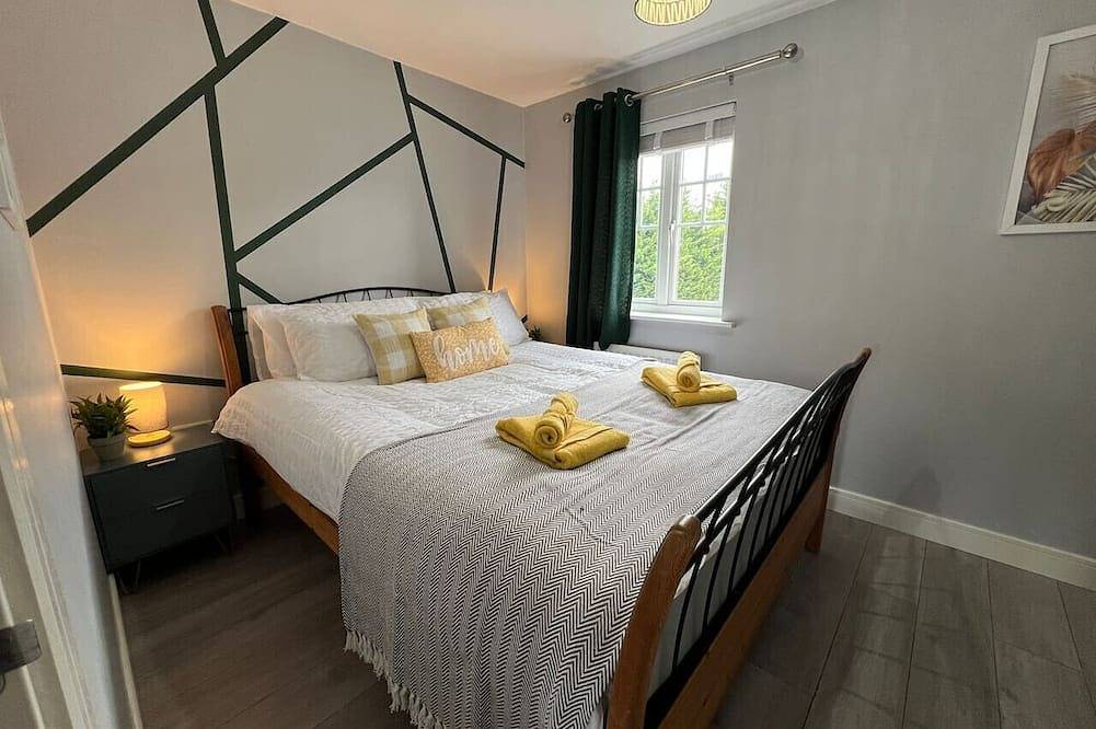 Charming House •  Central Location • Free Parking in Warwickshire