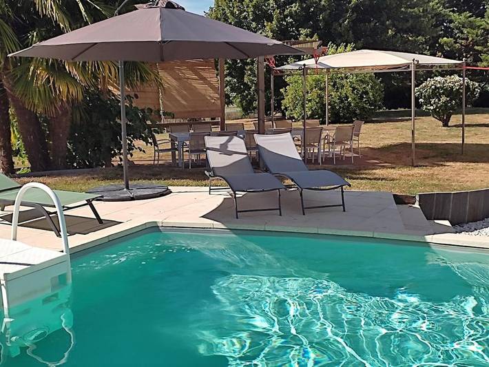 Location de vacances pour 11 personnes, avec Terrasse et Piscine à Saint-Germain-sur-Vienne