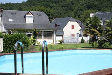 Gîte pour 6 personnes, avec jardin ainsi que terrasse et piscine dans les Hautes-Pyrénées