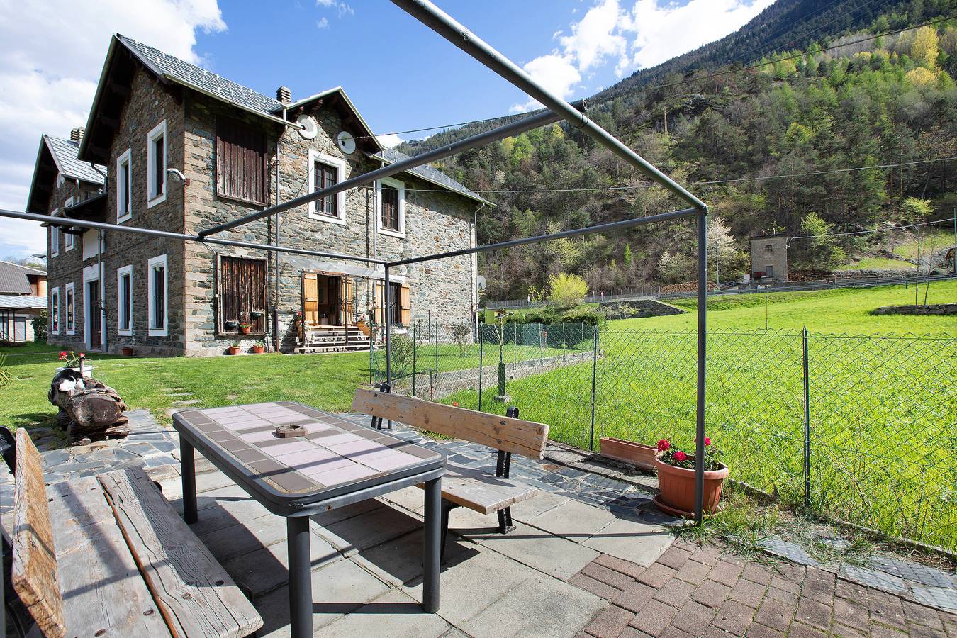 Appartamento vacanze 'Casa Tua' con vista sulle montagne, giardino e terrazza