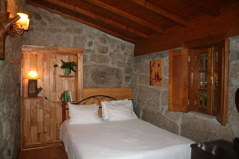 Casa da Rocha Casa de Estilo Rural Situada na Vila de Termas de Caldelas in Caldelas, Sequeiros e Paranhos, Braga District