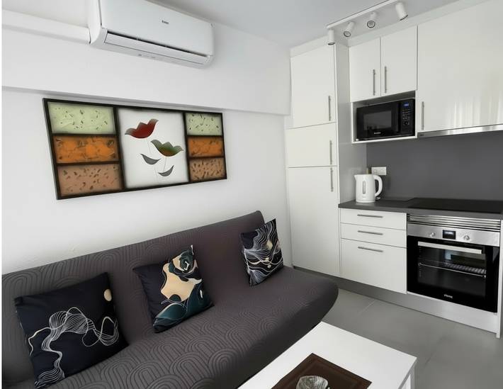 Apartamento entero, Apartamento cerca de la playa con vistas al océano y acceso a pocos pasos in Playa Puerto Colón, Adeje