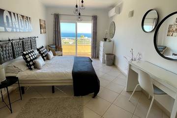 Villa for 15 People in Luz, Faro District, Photo 4