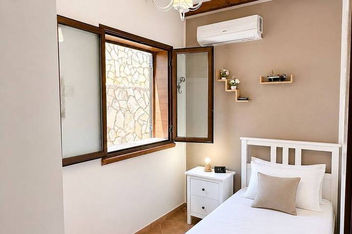 Villa Belvedere di Altavilla with Pool and Near The Sea in Altavilla Milicia, Palermo Province