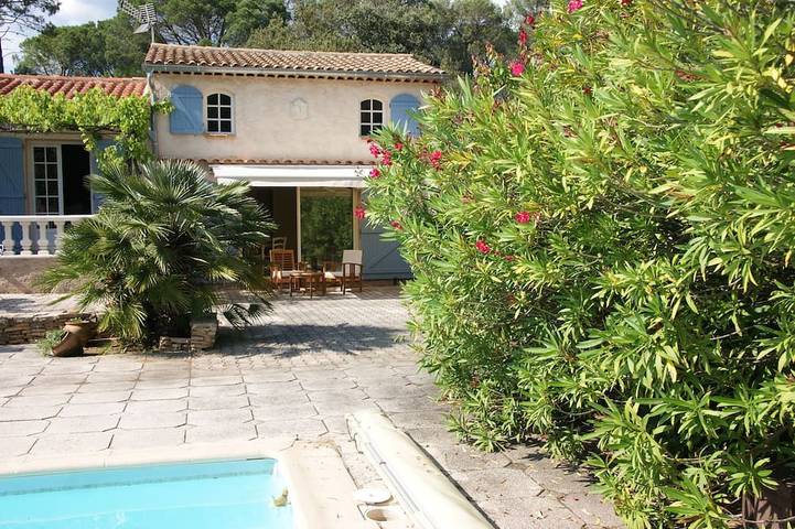 Gîte pour 2 personnes, avec terrasse et jardin à Le Val