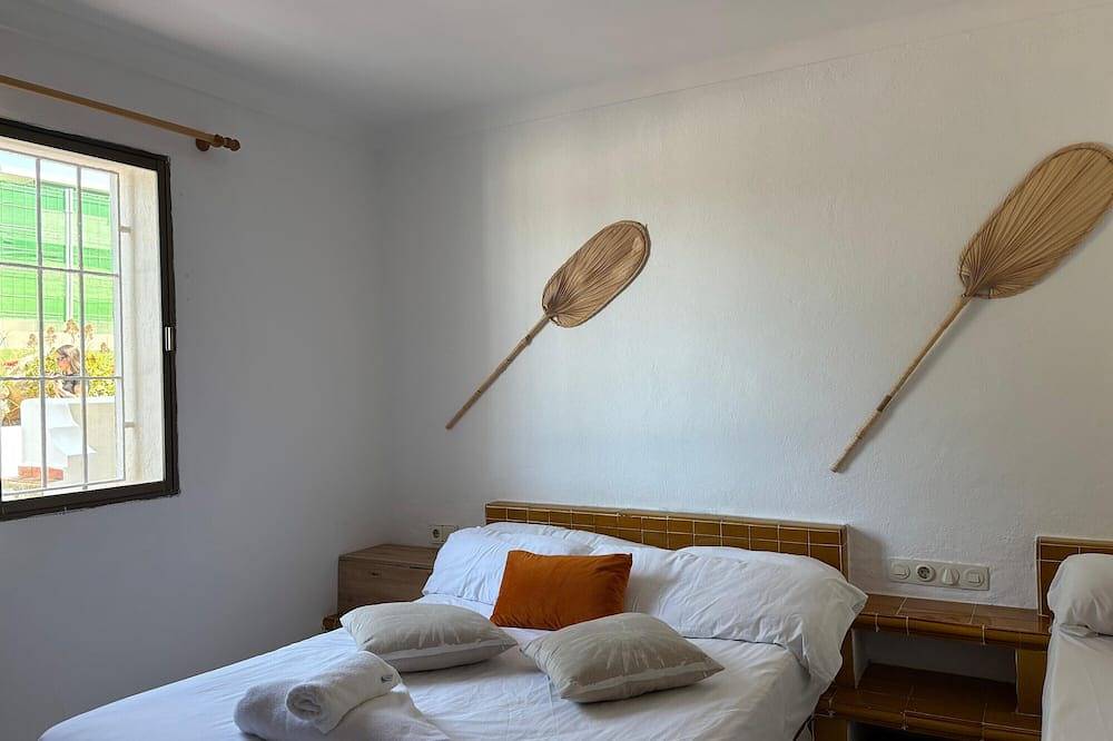 Apartment in A Hotel 'Vista Mar 1Aa' with Sea View, Wi-Fi and Air Conditioning in Cala Portinatx, Sant Joan de Labritja
