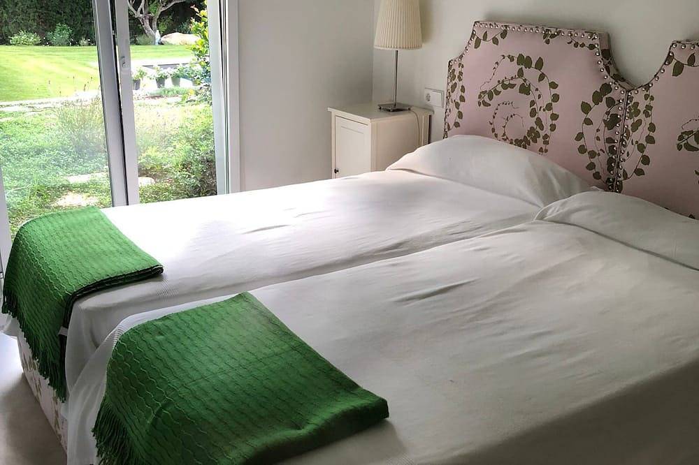 New family villa with pool and garden next to the beach (licenseetv2325) in Costa dels Pins, Son Servera