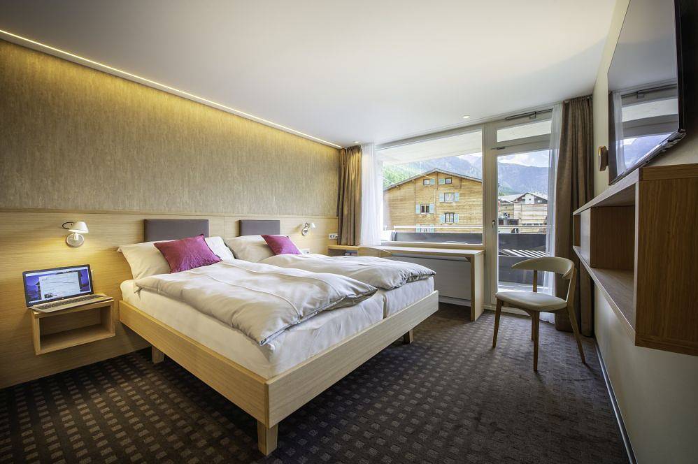 Hotel Gädi - Doppelzimmer Economy mit Balkon in Grächen, Walliser Alpen