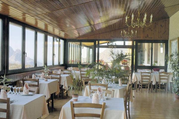 Hôtel pour 2 personnes, avec vue et terrasse ainsi que jardin et piscine à Évisa - 3