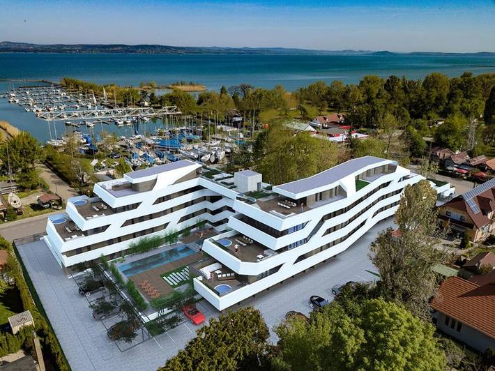 Ferienwohnung für 4 Personen, mit Balkon und Terrasse sowie Garten und Pool in Balatonszemes