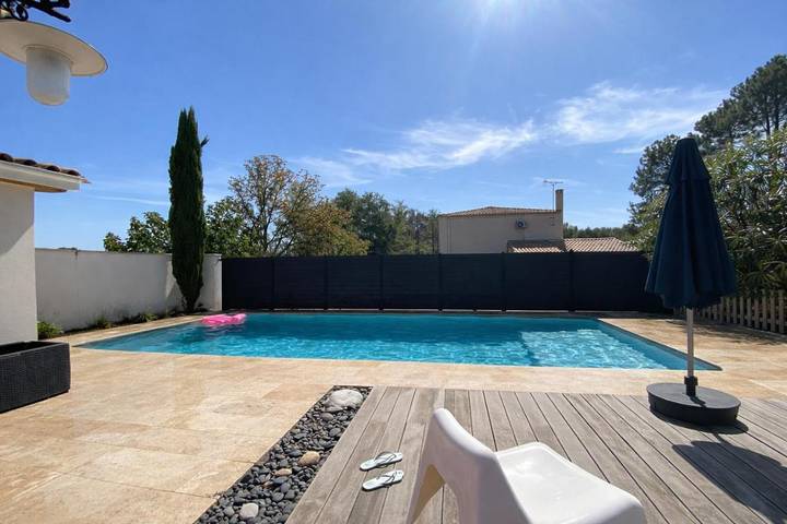 Location de vacances pour 10 personnes, avec jardin et piscine à Pompignac