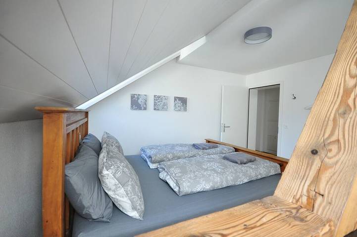Ganze Wohnung, Die stilvolle neue Wohnung liegt 3 Gehminuten vom Bahnhof Interlaken West entfernt. in Interlaken, Thunersee