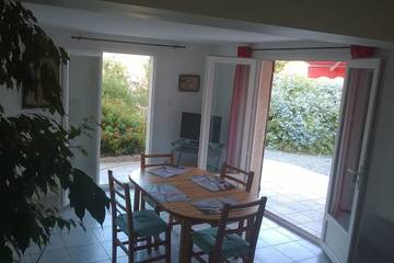Gîte pour 2 personnes, avec terrasse et jardin à Afa