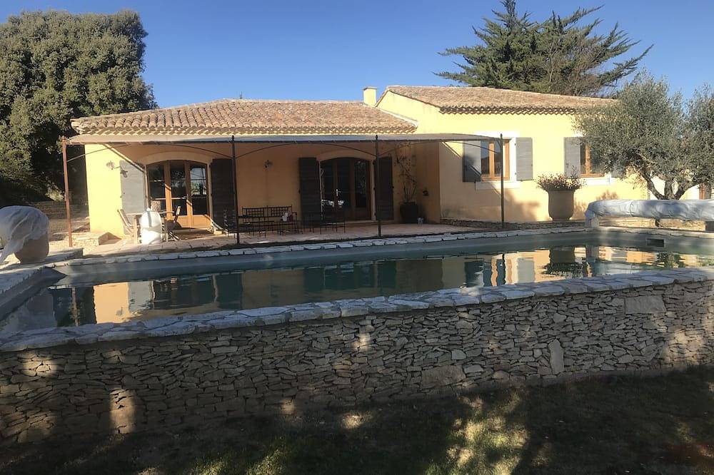 Mas Typ Villa mit Pool in einem kleinen Dorf vor den Toren von Uzes am beliebtesten in Saint-Siffret, Nimes und Umgebung