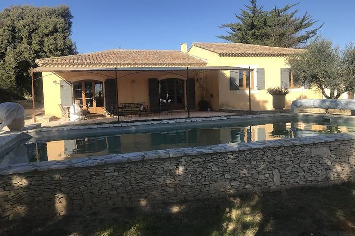 Location de vacances pour 6 personnes, avec jardin et terrasse à Saint-Siffret