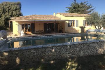 Gîte pour 6 personnes, avec terrasse et jardin à Saint-Siffret