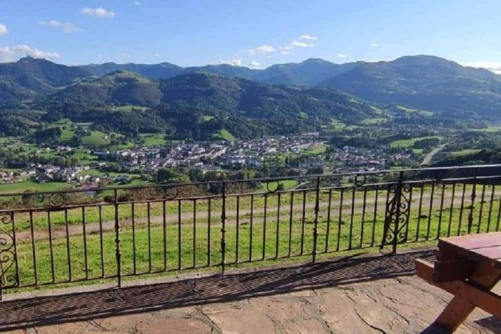 Country House 'Autxikoborda Bajo' with Mountain View, Private Garden and Wi-Fi in Baztan, Spanish Pyrenees