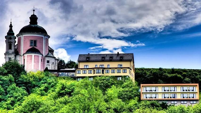Hotel für 4 Personen, mit Whirlpool und Sauna sowie Garten