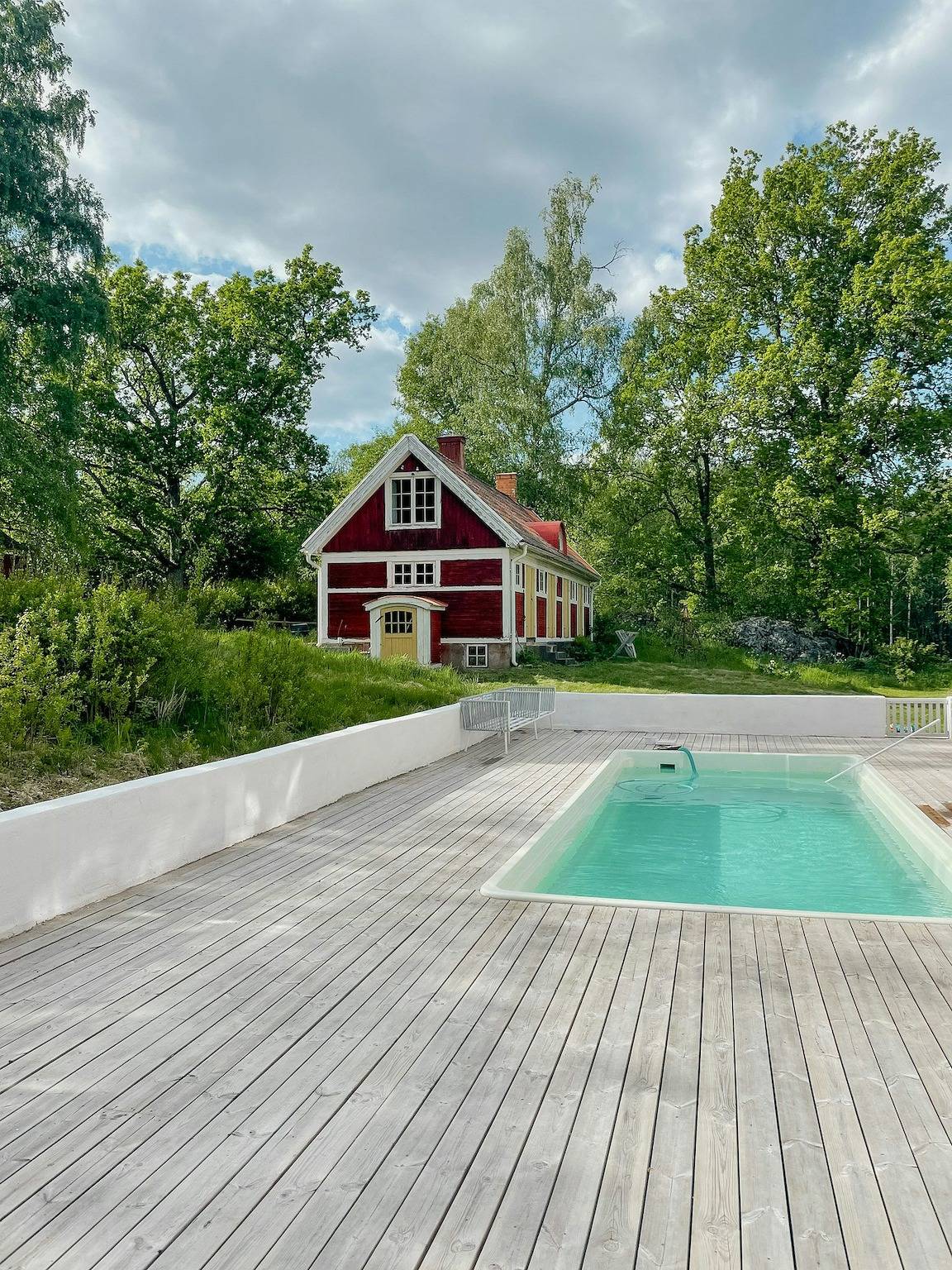 Umgebaute Schule in der Eichenlandschaft von Östergötland in Östergötland