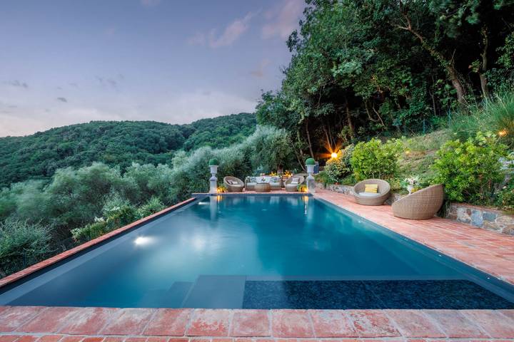 Villa with pool for 8 people, with garden and terrace in Lucca