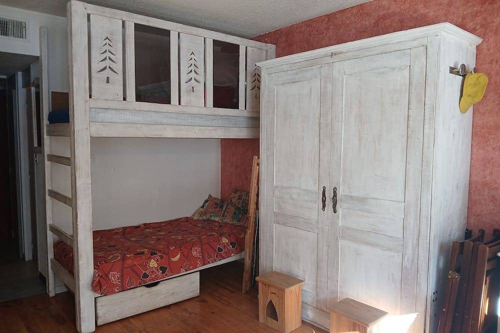 Appartement entier, Studio 32m2 plein sud, dans le village d'aiguilles au coeur du queyras. in Abriès, Queyras