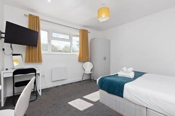 Holiday Apartment for 5 People in Harrow, London, Photo 1
