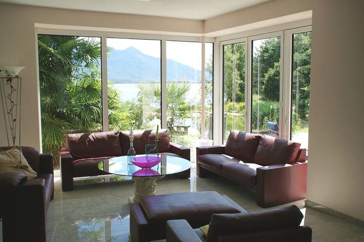 Traumhafte Villa mit großem Privatpark, direkt am See mit eigenem Privatstrand. in Campo Mezzola, Novate Mezzola