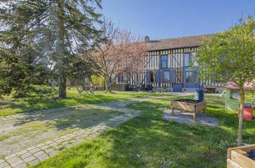 Gîte pour 4 personnes, avec terrasse ainsi que jardin et sauna à Dosches
