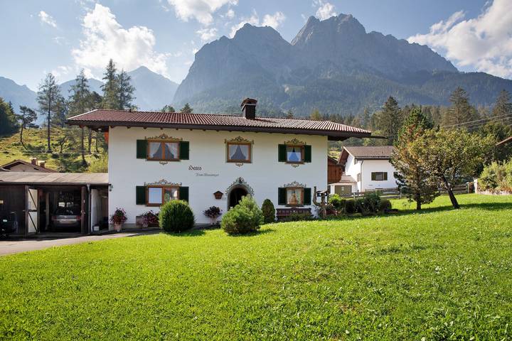 Geheel appartement, Appartement 'Ferienwohnung Waxensteinblick' met Uitzicht op de Bergen, Balkon en Wi-Fi in Grainau, Eibsee