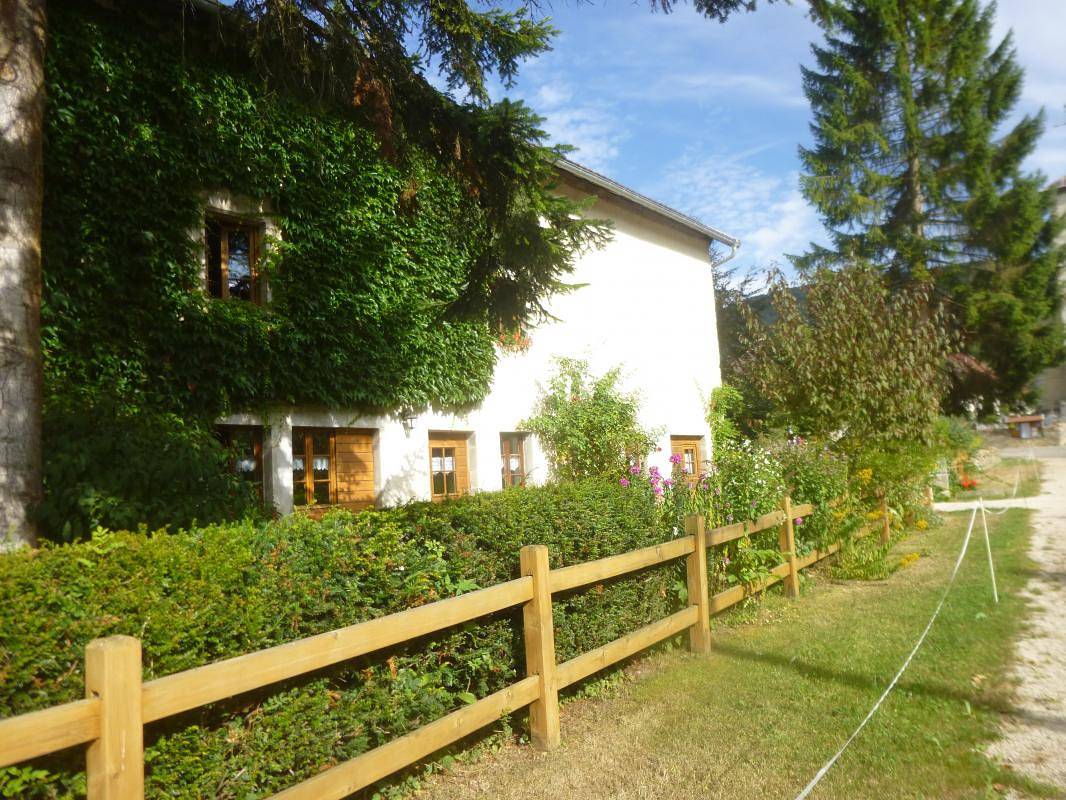 L'Oeuf de Pierre in Vauclusotte, Doubs
