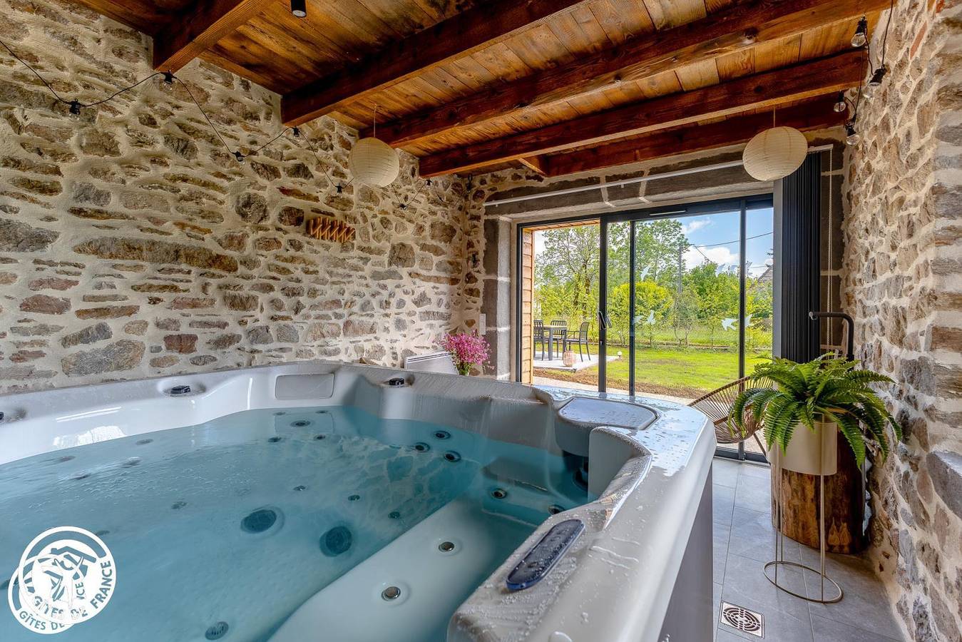 Gîte für 10 Personen mit Terrasse in Avèze, Regionaler Naturpark Volcans d'Auvergne
