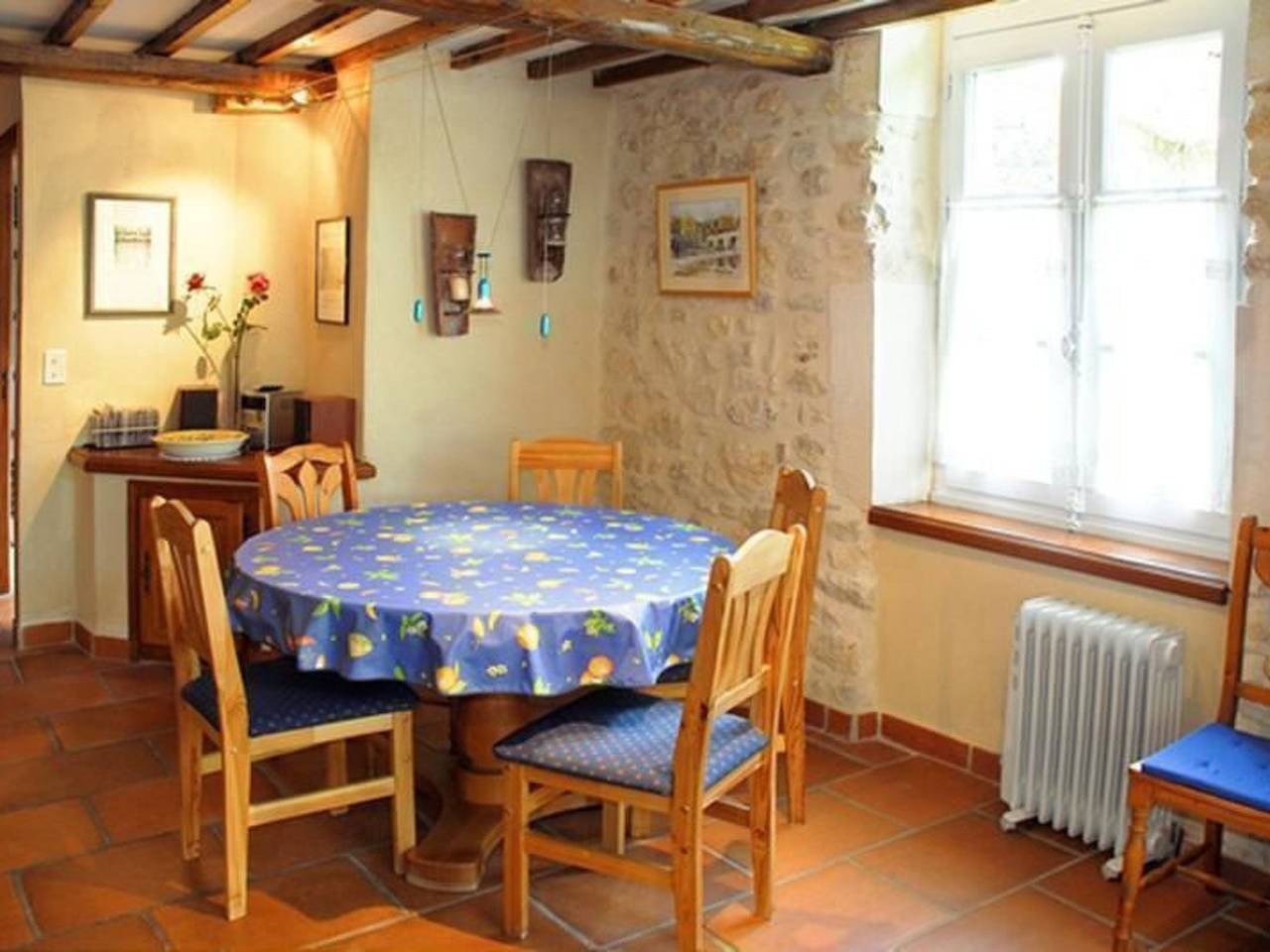 Ganze Wohnung, Maisonettewohnung mit Terrasse und Ausblick in Cornillon, Nimes und Umgebung