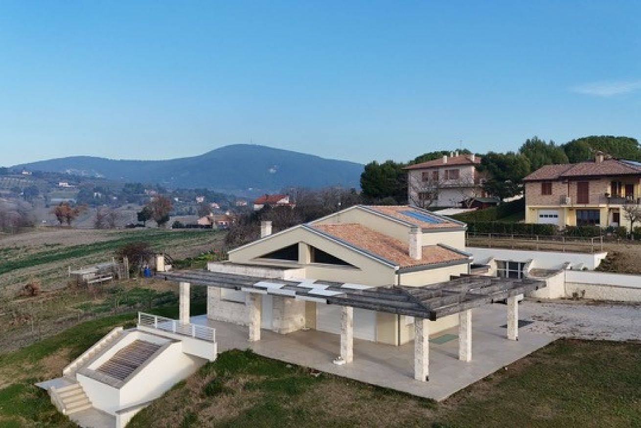 Villa Tramonto - San Germano, meravigliosa villa con giardino panoramico in Camerano, Riviera del Conero