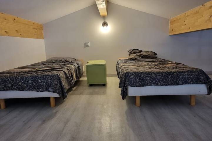 Location de vacances pour 8 personnes, avec piscine et jacuzzi, animaux acceptés à Montferrer - 2