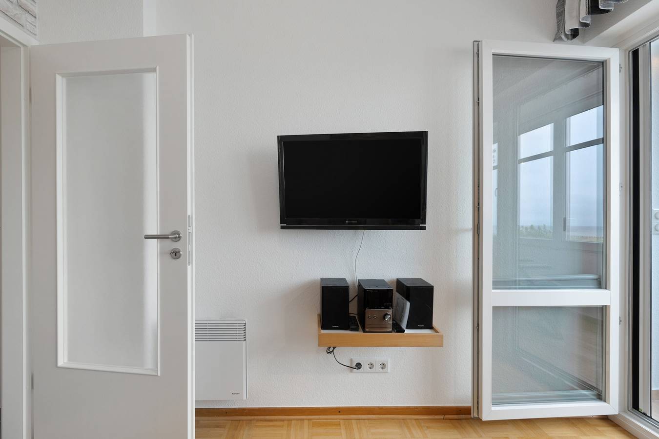 Ganze Wohnung, Ferienwohnung 'Förde-Traumblick 2' mit Meerblick, Balkon und Wi-Fi in Kieler Förde, Laboe