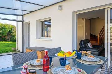 Gîte pour 4 personnes, avec jardin dans Kerhostin
