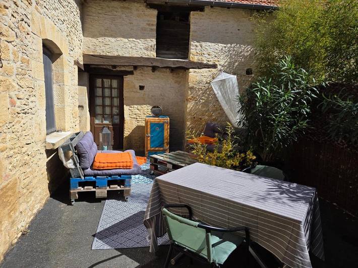 Location de vacances pour 2 personnes, avec piscine ainsi que vue et jardin, animaux acceptés à Saint-Crépin-et-Carlucet - 3