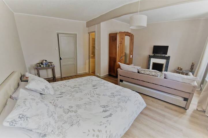 Location de vacances pour 3 personnes, avec piscine et jardin à Saint-Martin-de-Juillers - 2