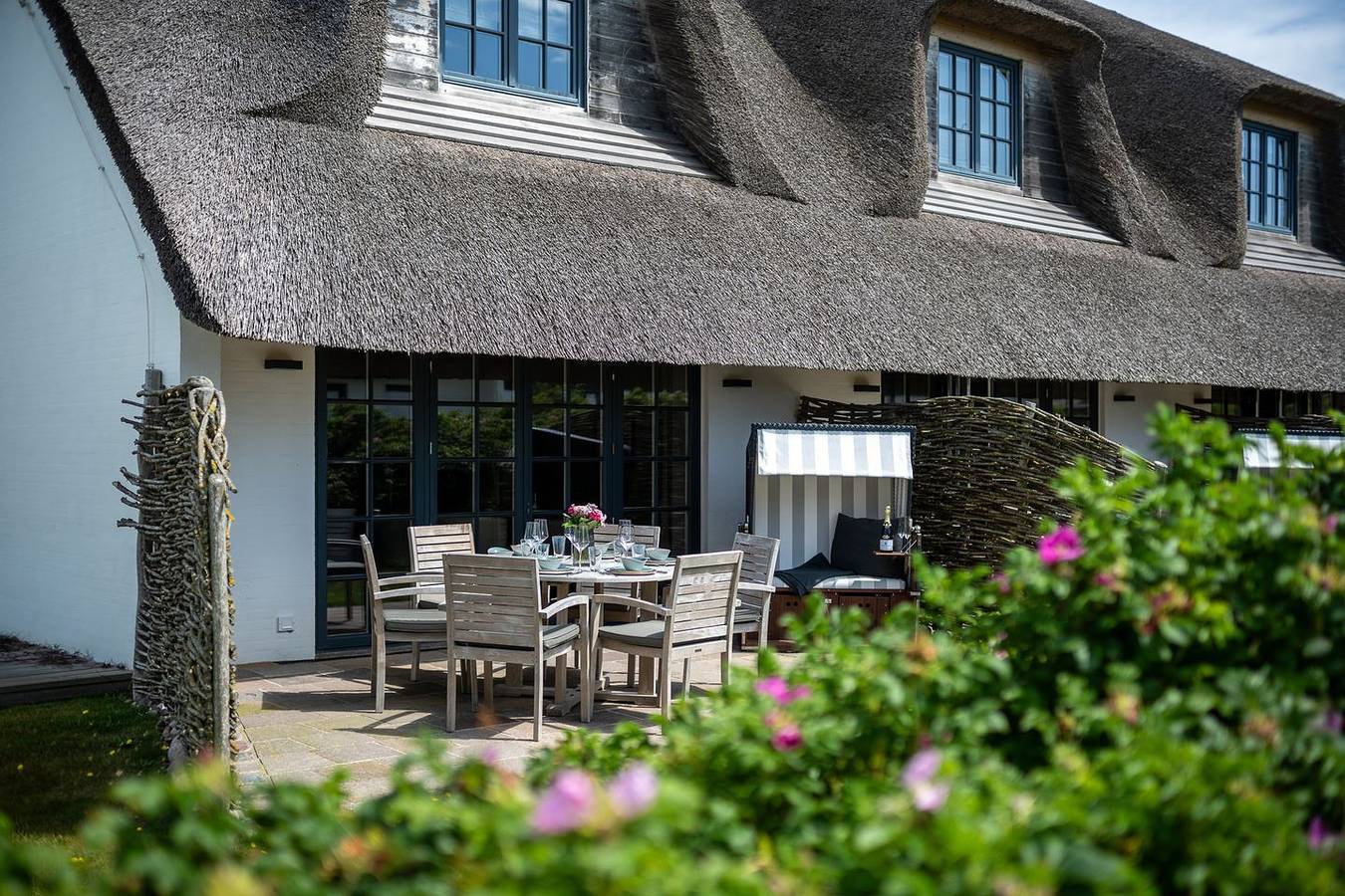 Exkl. Luxus-Hausteil unter Reet mit 4 Zimmern auf ca. 150 m², für bis zu 6 Pers. in Wenningstedt, Sylt